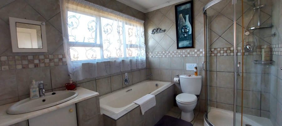7 Bedroom Property for Sale in Gonubie Eastern Cape